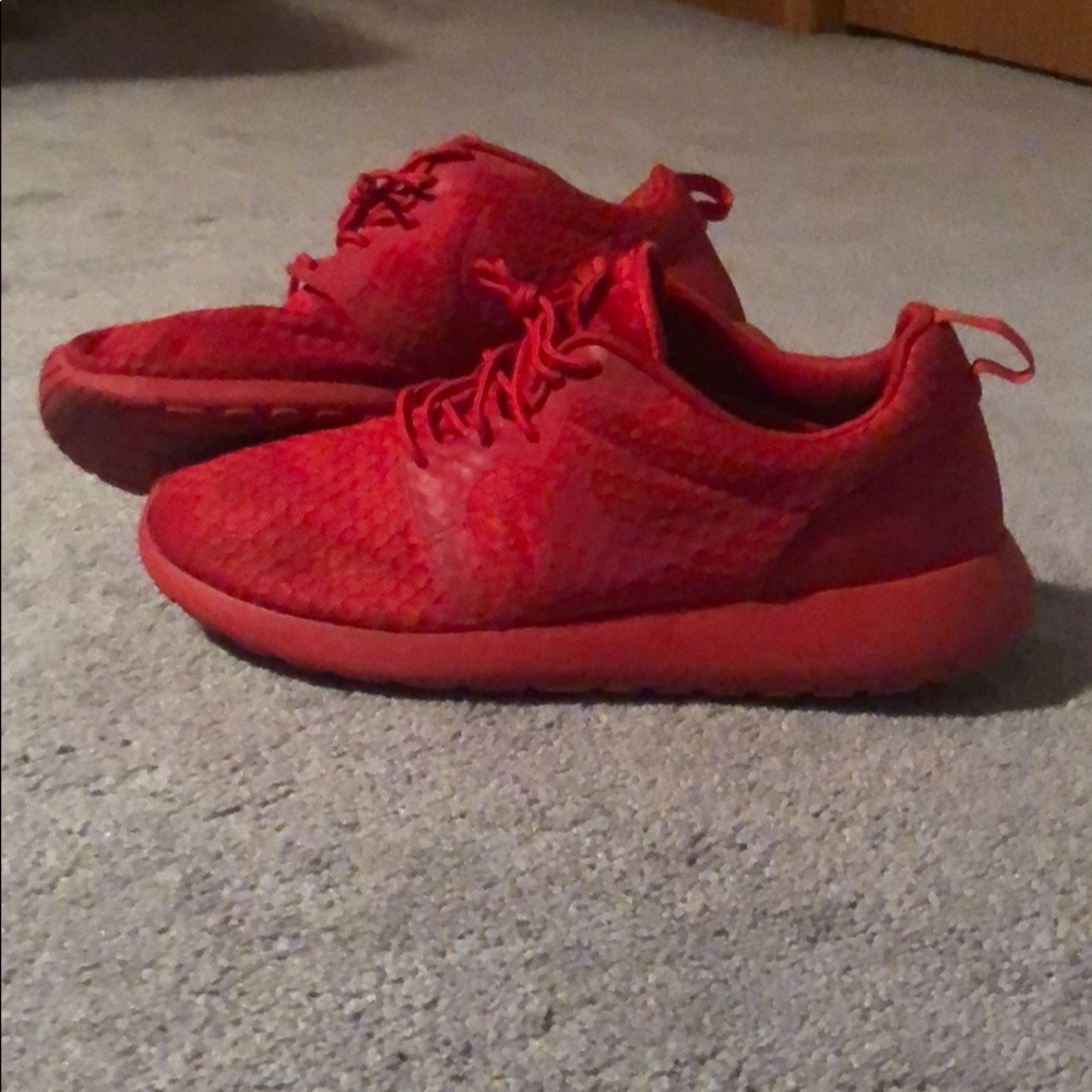 Nike Roshe One Hyperfuse ‘University Red’